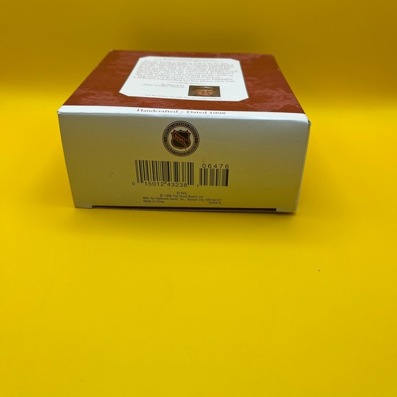 2355 - AMT NFL Mario Lemieux Handcrafted Hallmark 1998 Ornament + Card - Picture 4 of 16